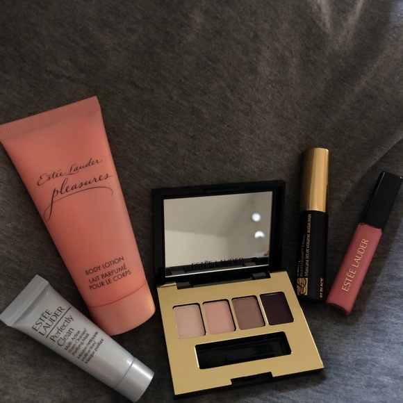 estee lauder cosmetic bag w/ makeup - Picture 3 of 4